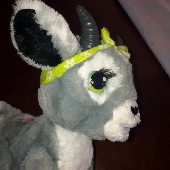 Furreal Daisy the yoga goat - Picture 4 of 11